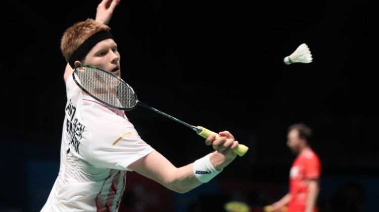 的实力和坚 的实力和坚